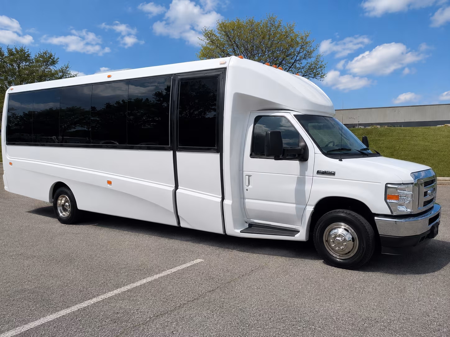 shuttle your guests between gilroy hotels and vineyard venues with ease